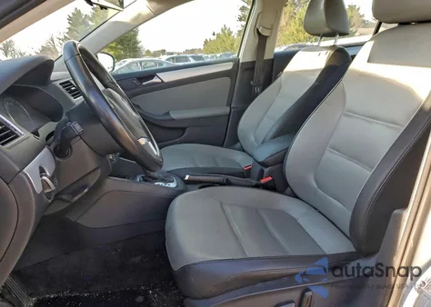 2013 Volkswagen Jetta Hybrid z USA, uszkodzony, nr VIN 3VW637AJ7DM231480